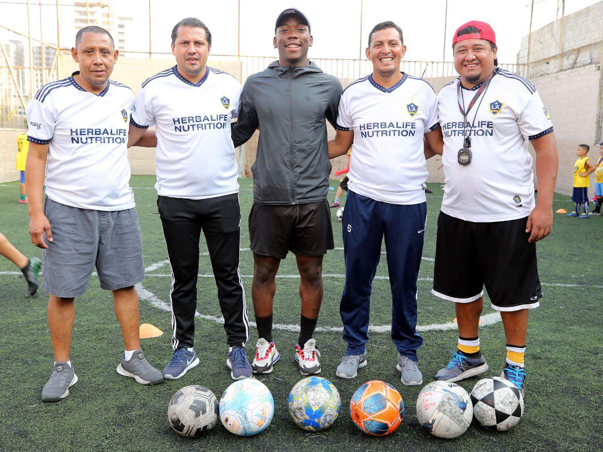 Galaxy Fuerzas Básicas nació gracias al amor por el fútbol que tienen Olvin Álvarez y sus amigos, quienes comandan un proyecto que ha sabido salir adelante.