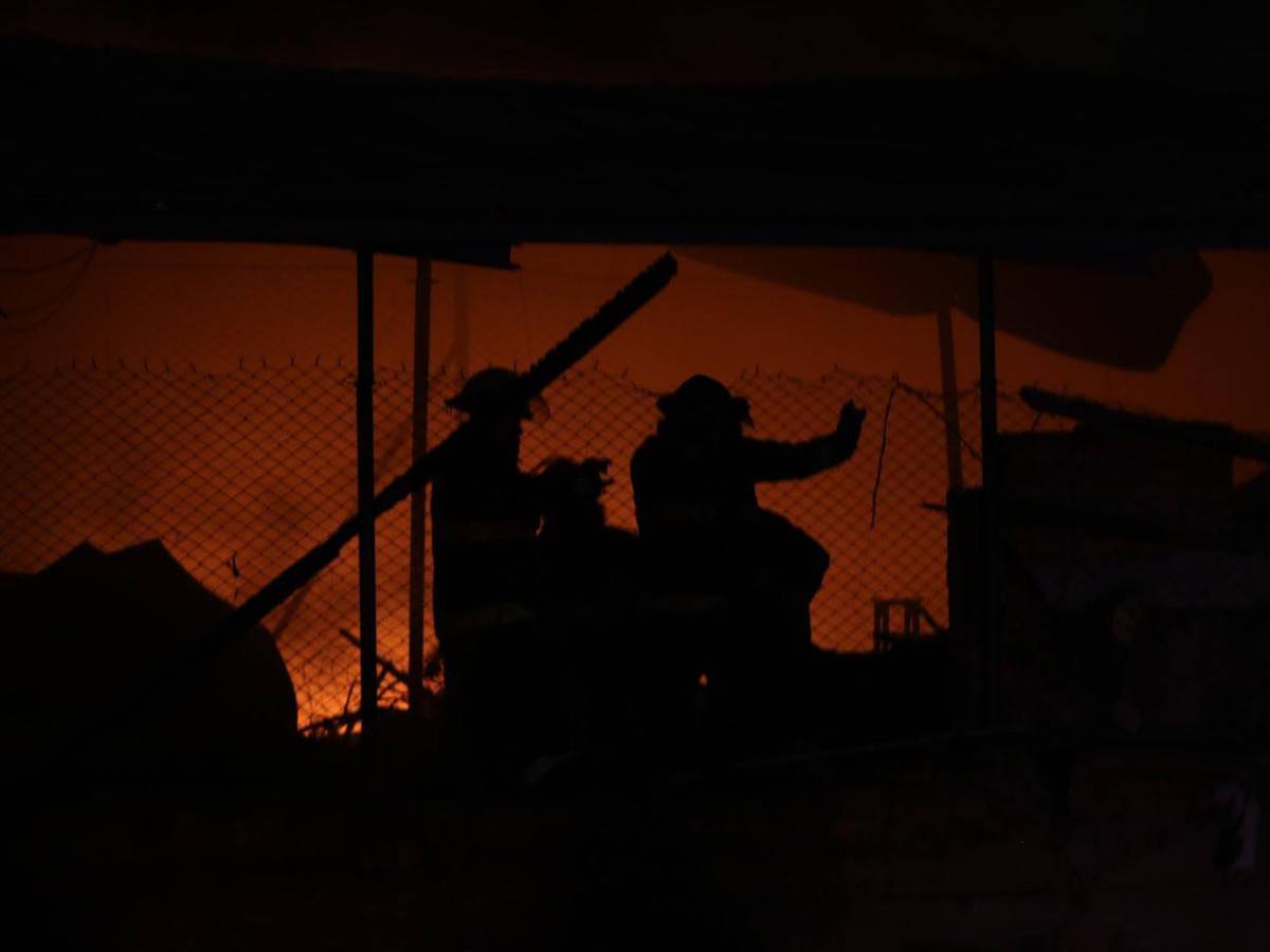 Vendedores claman por ayuda ante incendio en mercado Las Américas: “Estamos en cero”