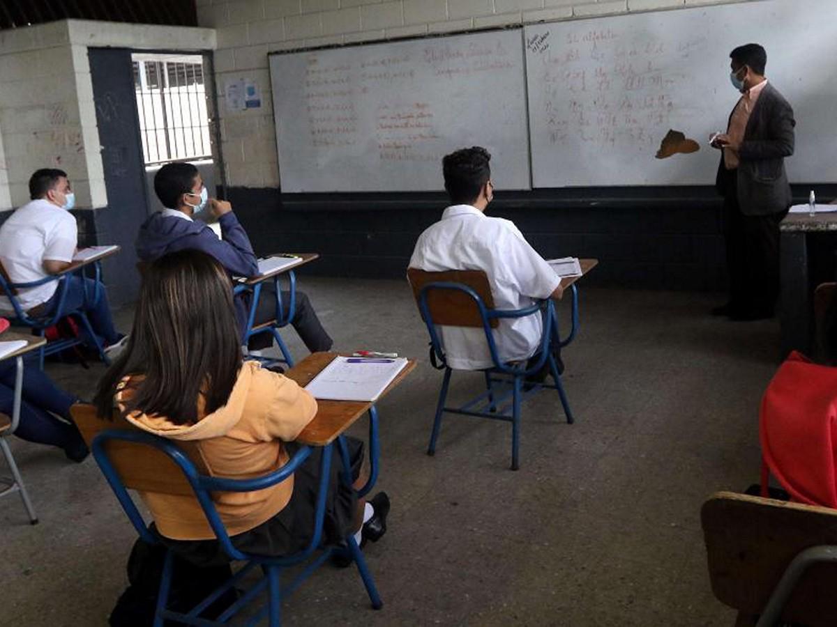 Apenas dos horas clase de inglés a la semana reciben alumnos de media en Honduras