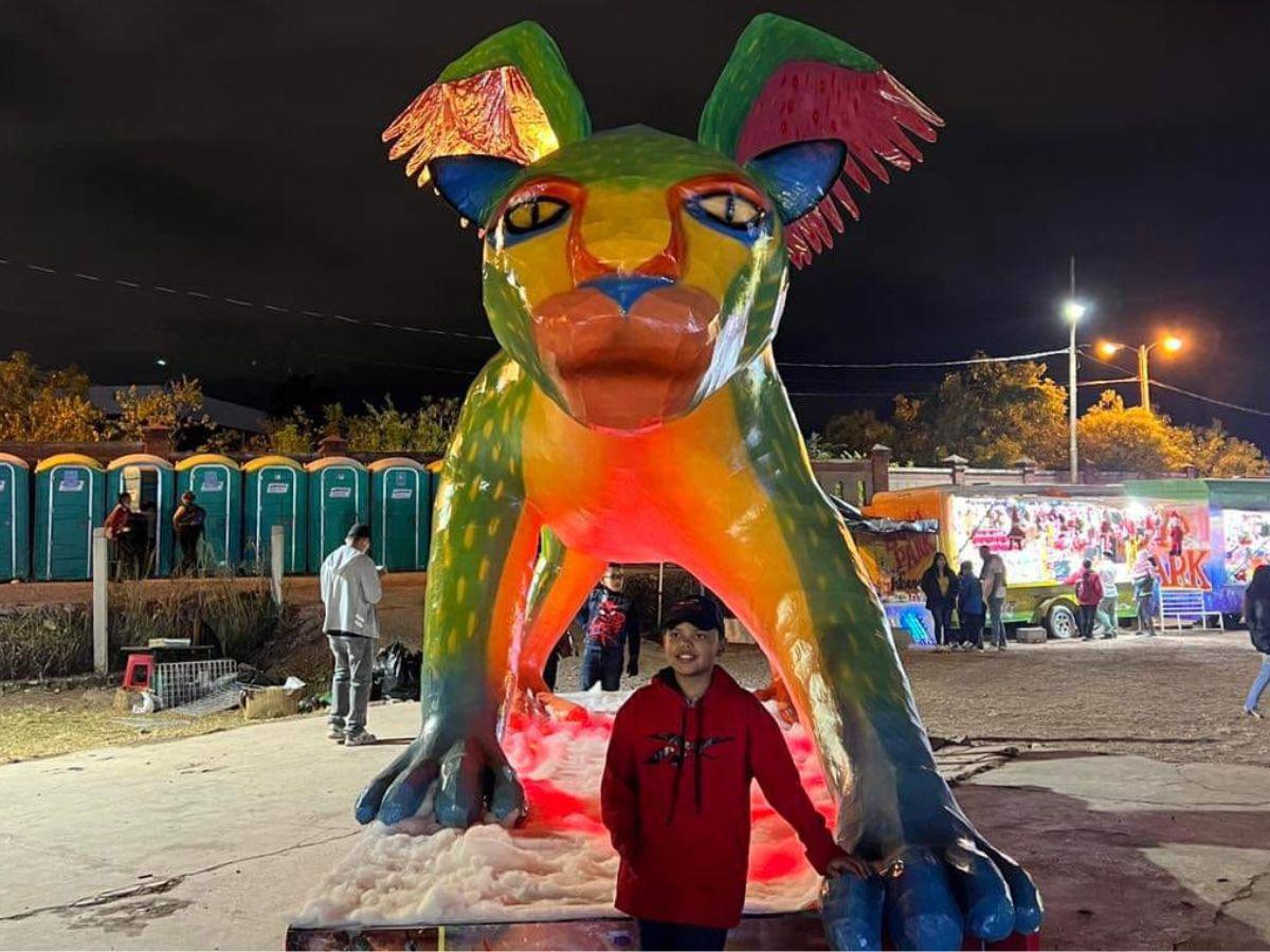 Chimeneas gigantes se quemarán el 6 de enero en la Plaza Navideña de la capital