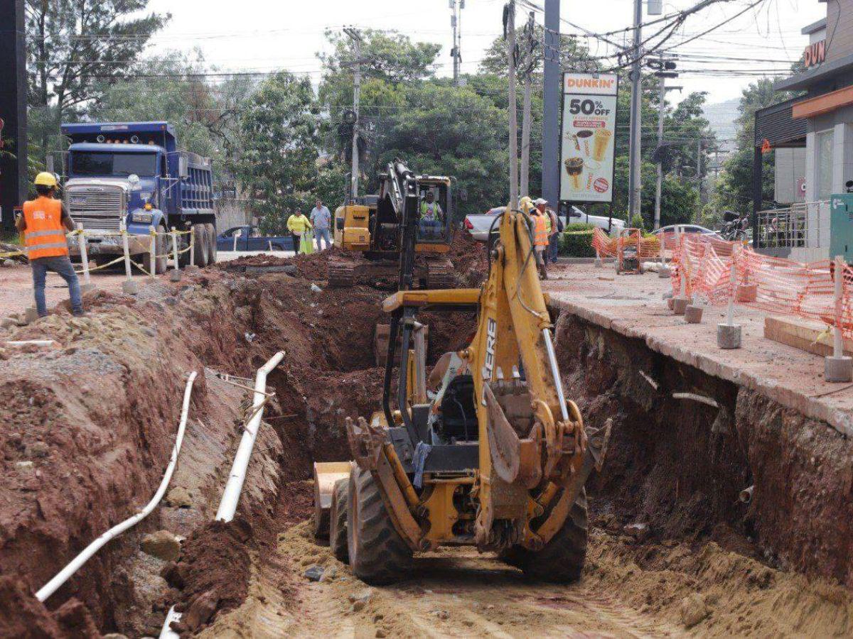 Alcaldía cierra tramo del bulevar Kennedy por cambio de tuberías