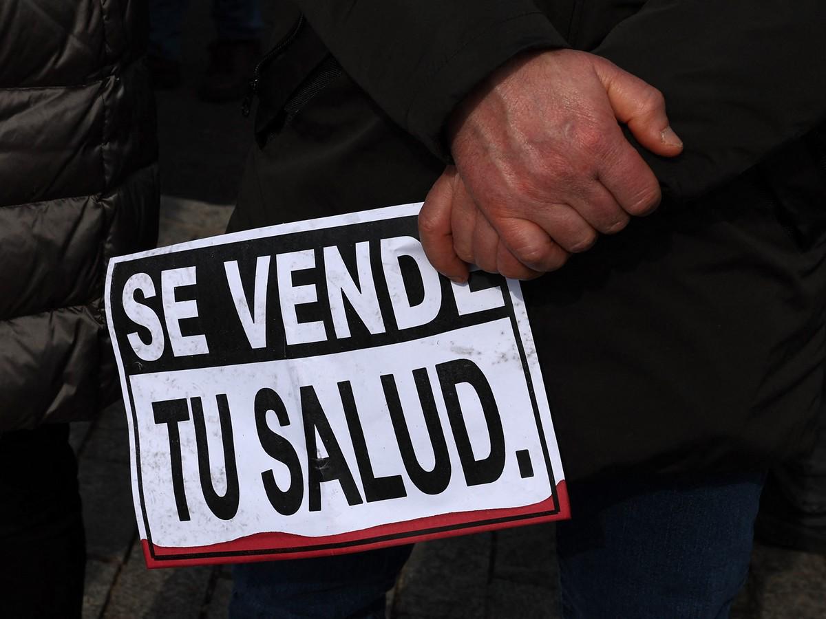 “La salud no se vende, se defiende”: multitudinaria protesta en Madrid