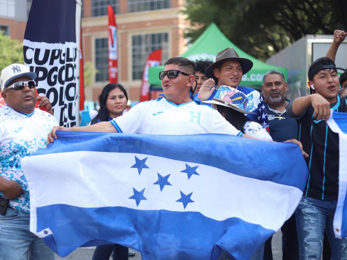 Gran afluencia de catrachos en búsqueda de un boleto para el Honduras vs Haití