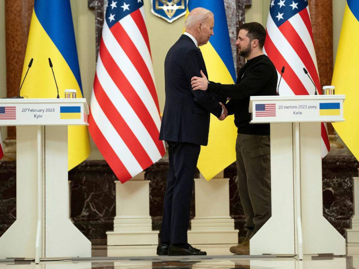 Joe Biden anuncia nueva entrega de armas a Ucrania en su visita a Kiev