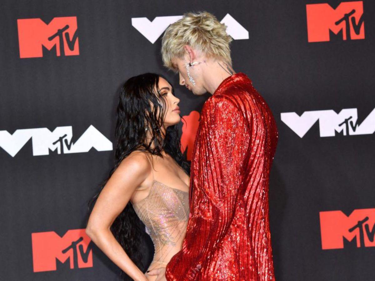 Machine Gun Kelly y Megan Fox se comprometieron en enero de 2022 tras dos años de noviazgo