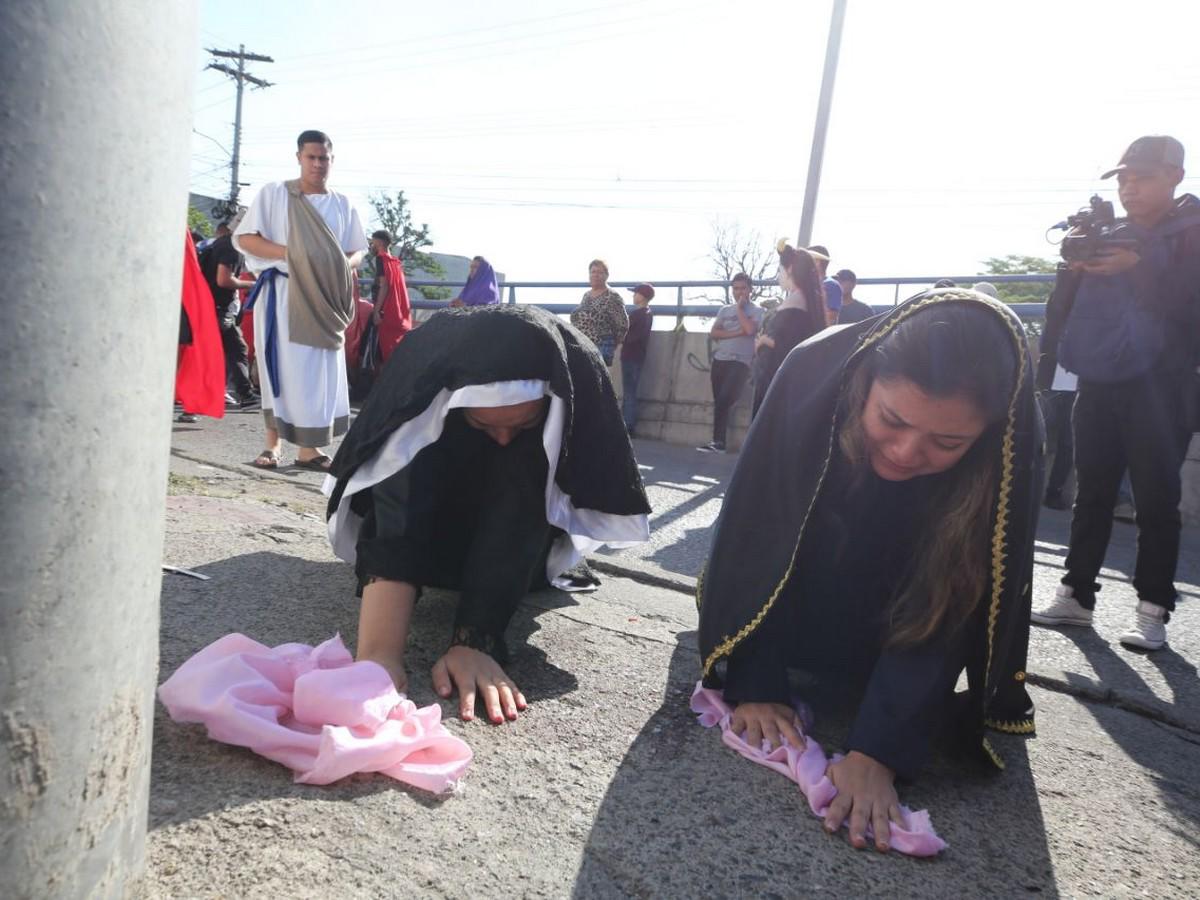 Iglesia El Calvario dedica Vía Crucis a nicaragüenses que no pueden hacer procesiones por prohibición de Ortega