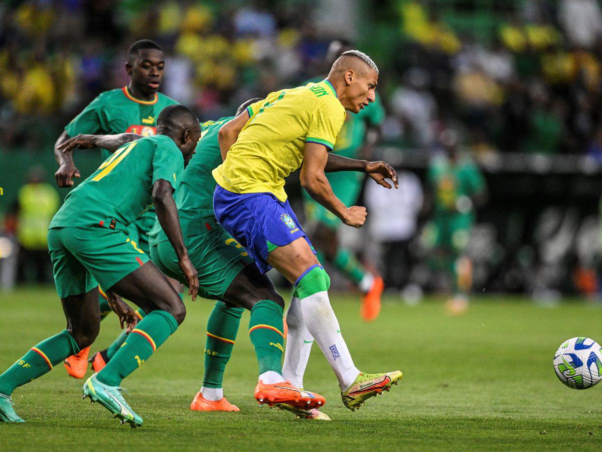 Senegal da la sorpresa y golea a Brasil con doblete incluido de Mané