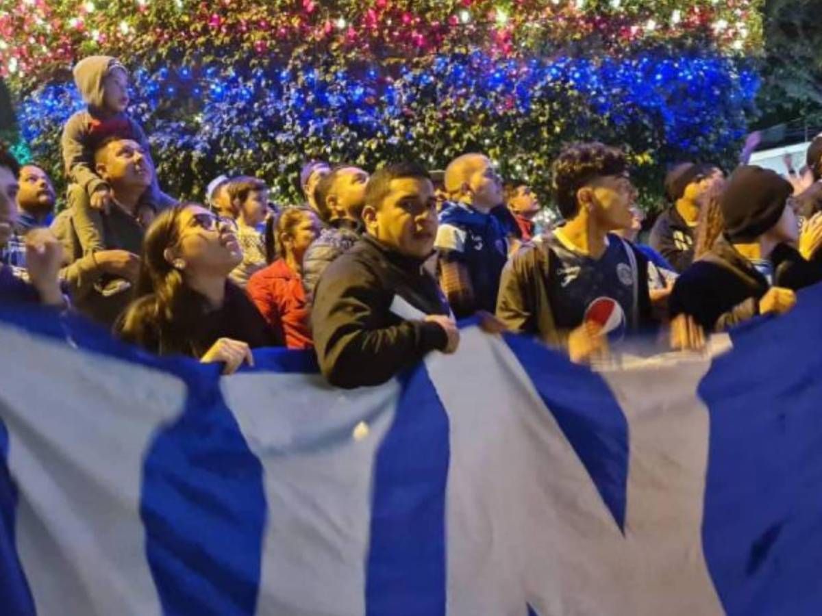 Motagua es sorprendido por aficionados en la noche antes de la final