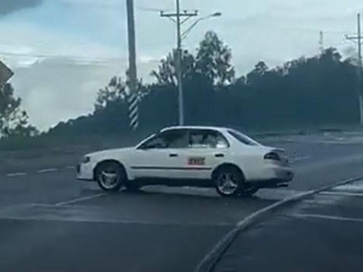 En un momento el automotor quedó atravesado en la ruta poniendo en peligro a los demás conductores.