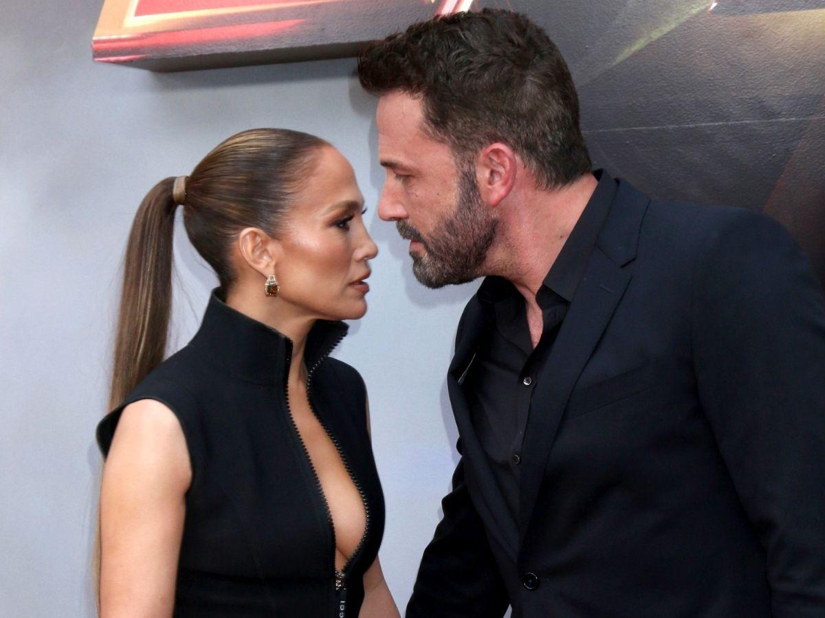 JLo y Ben Affleck son captados “besándose y tomados de la mano”