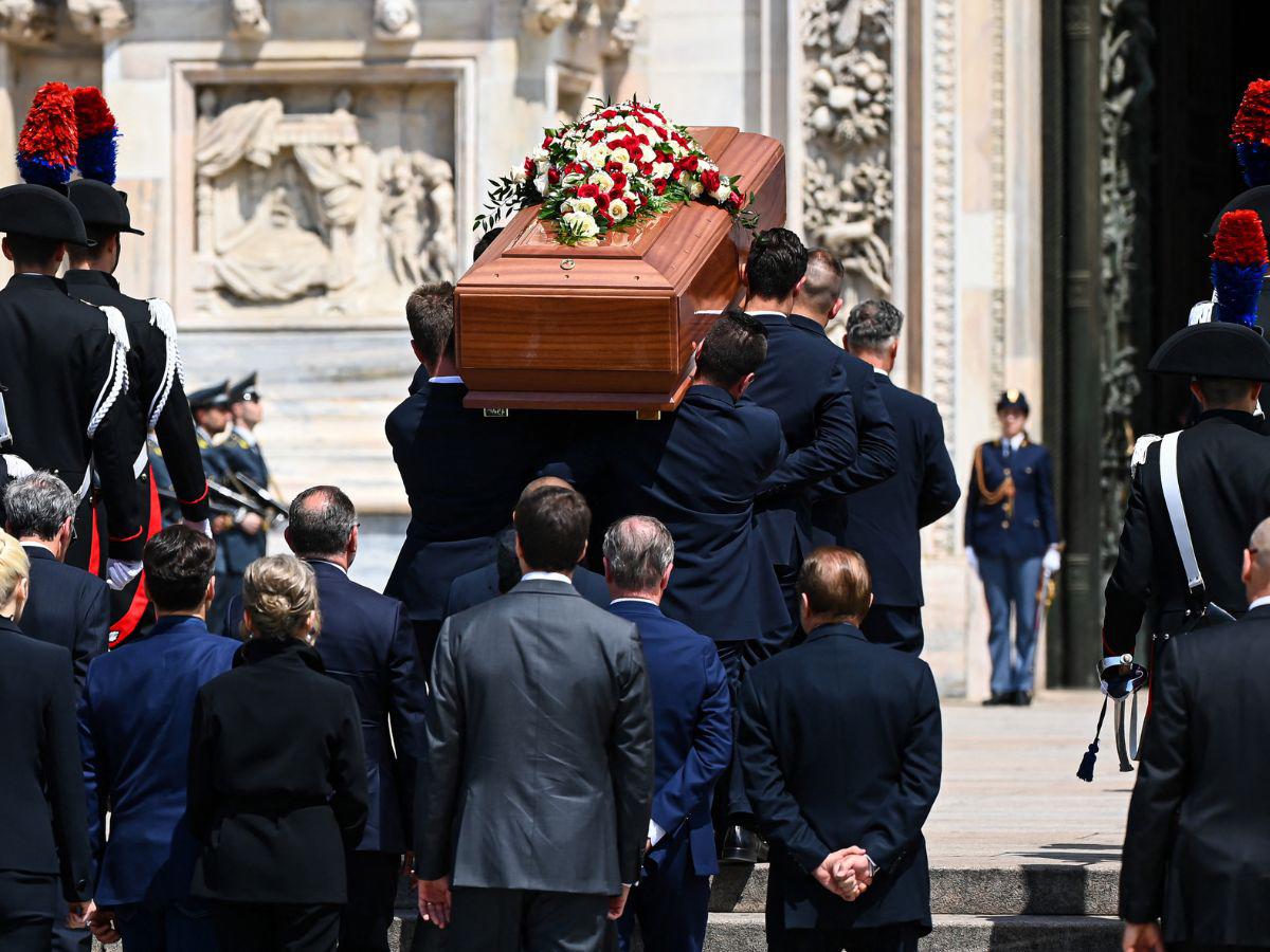 Miles dan último adiós a Silvio Berlusconi durante su funeral de Estado