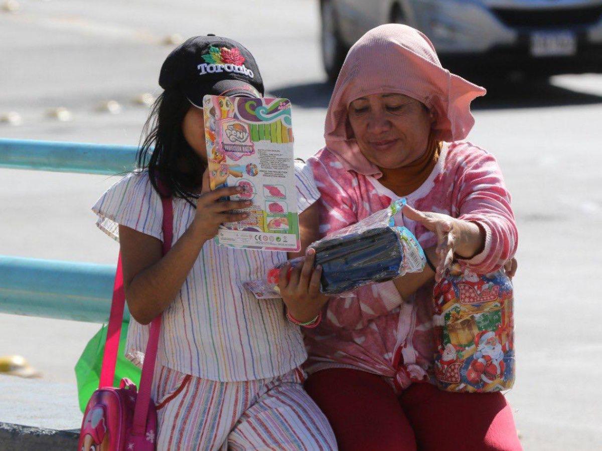 Pequeños detalles, grandes sonrisas: Niños disfrutan del trineo navideño de EL HERALDO