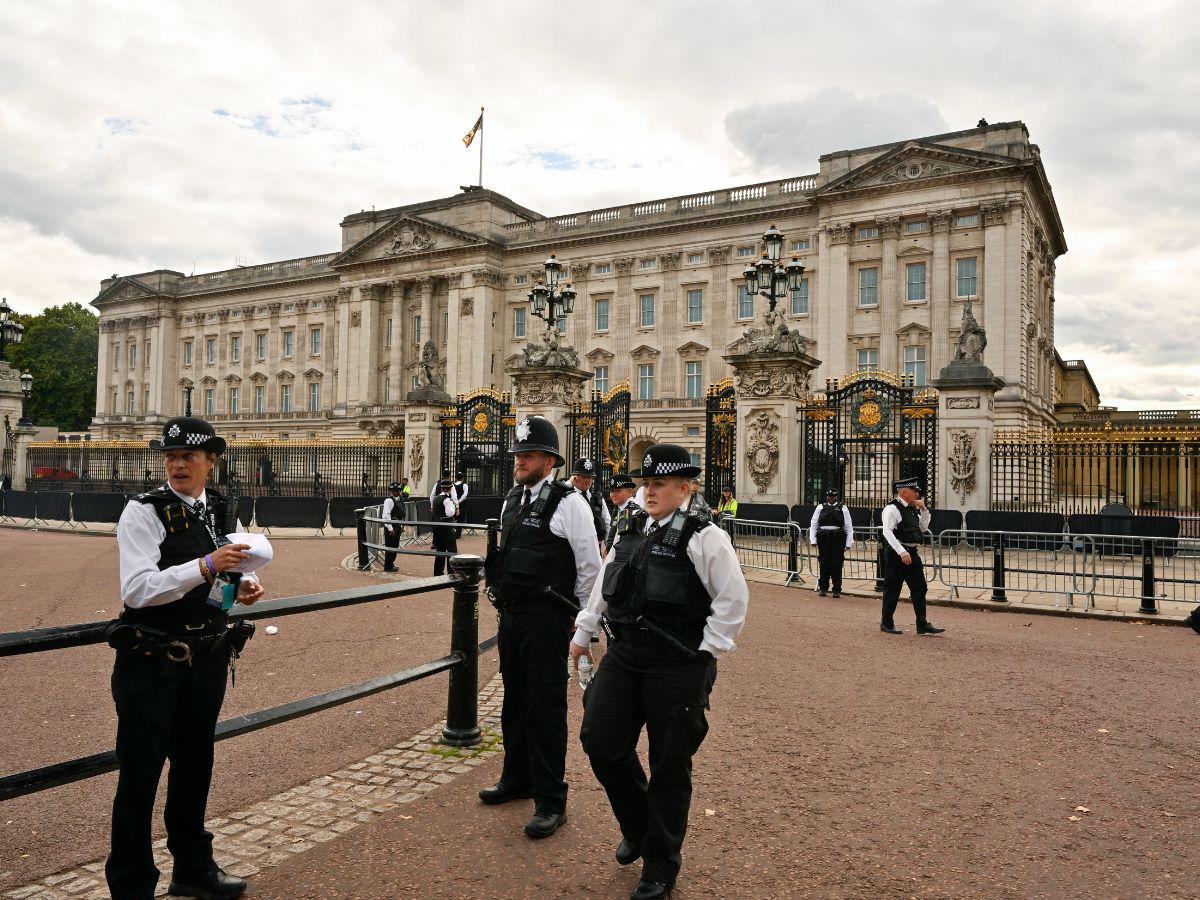 A pocos días de la coronación, detienen a un hombre armado cerca del Palacio de Buckingham