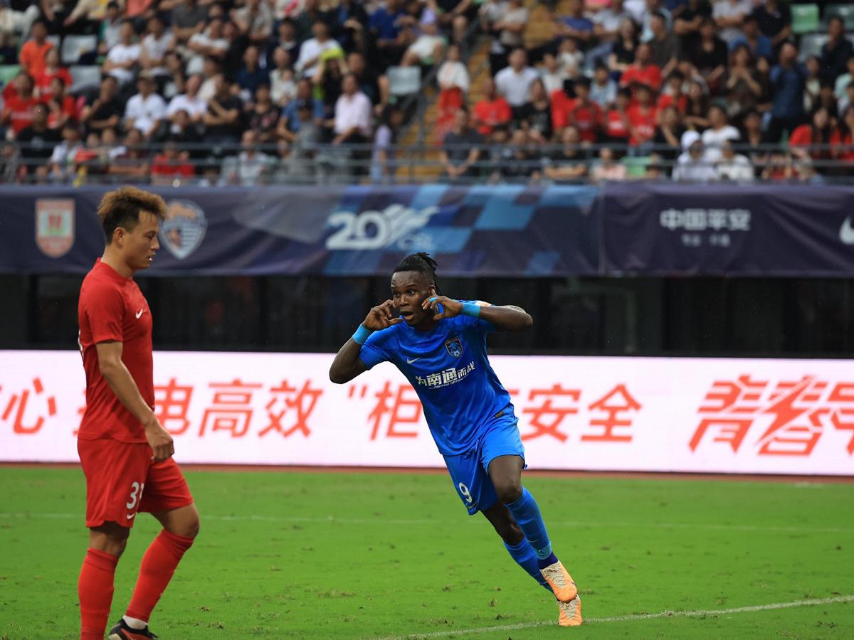 Rubilio Castillo anota su octavo gol en China