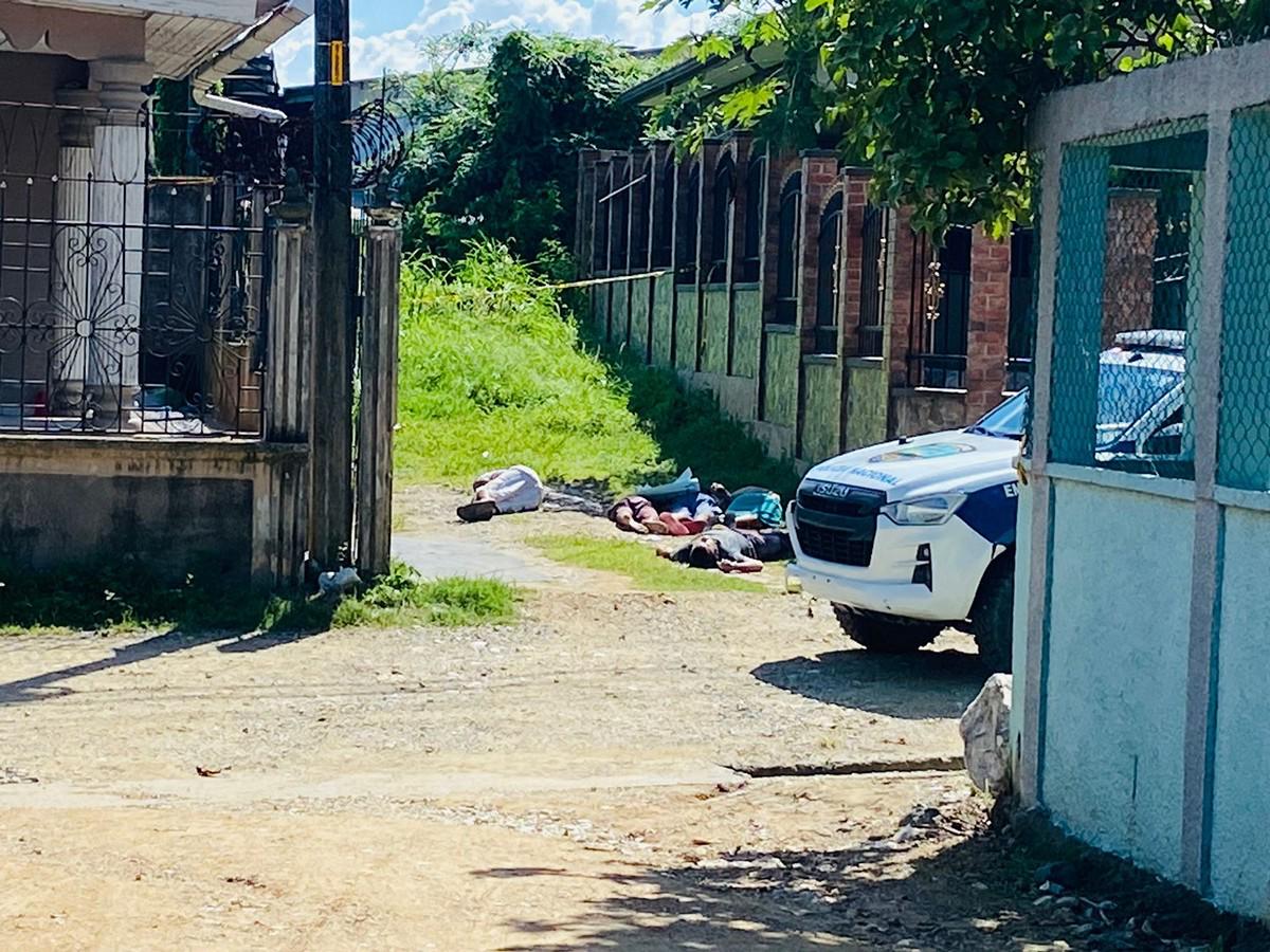 Los hombres habrían sido raptados para ser ejecutados en esa zona. Se desconoce si residían en el lugar.