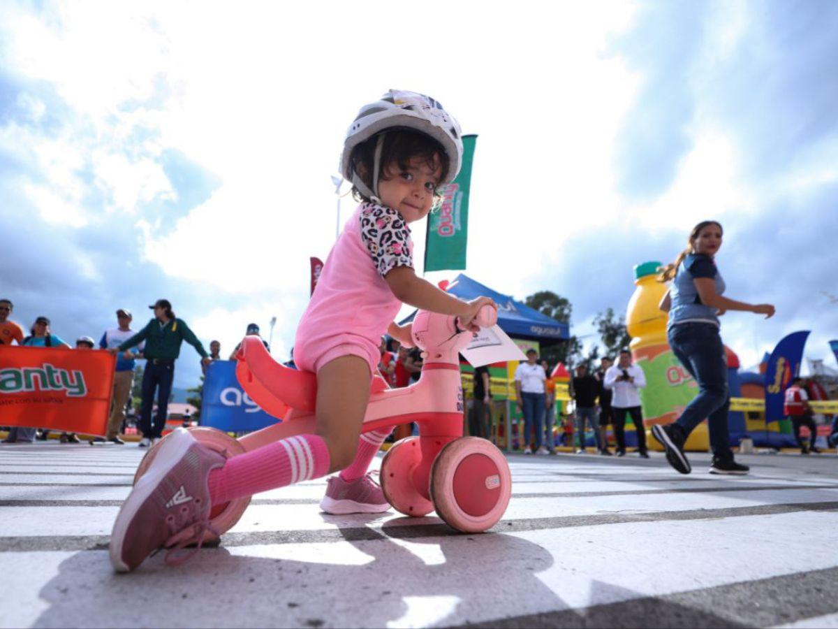 Adorables y veloces: los niños de la categoría de 0 a 4 años de la Vuelta Ciclística Infantil