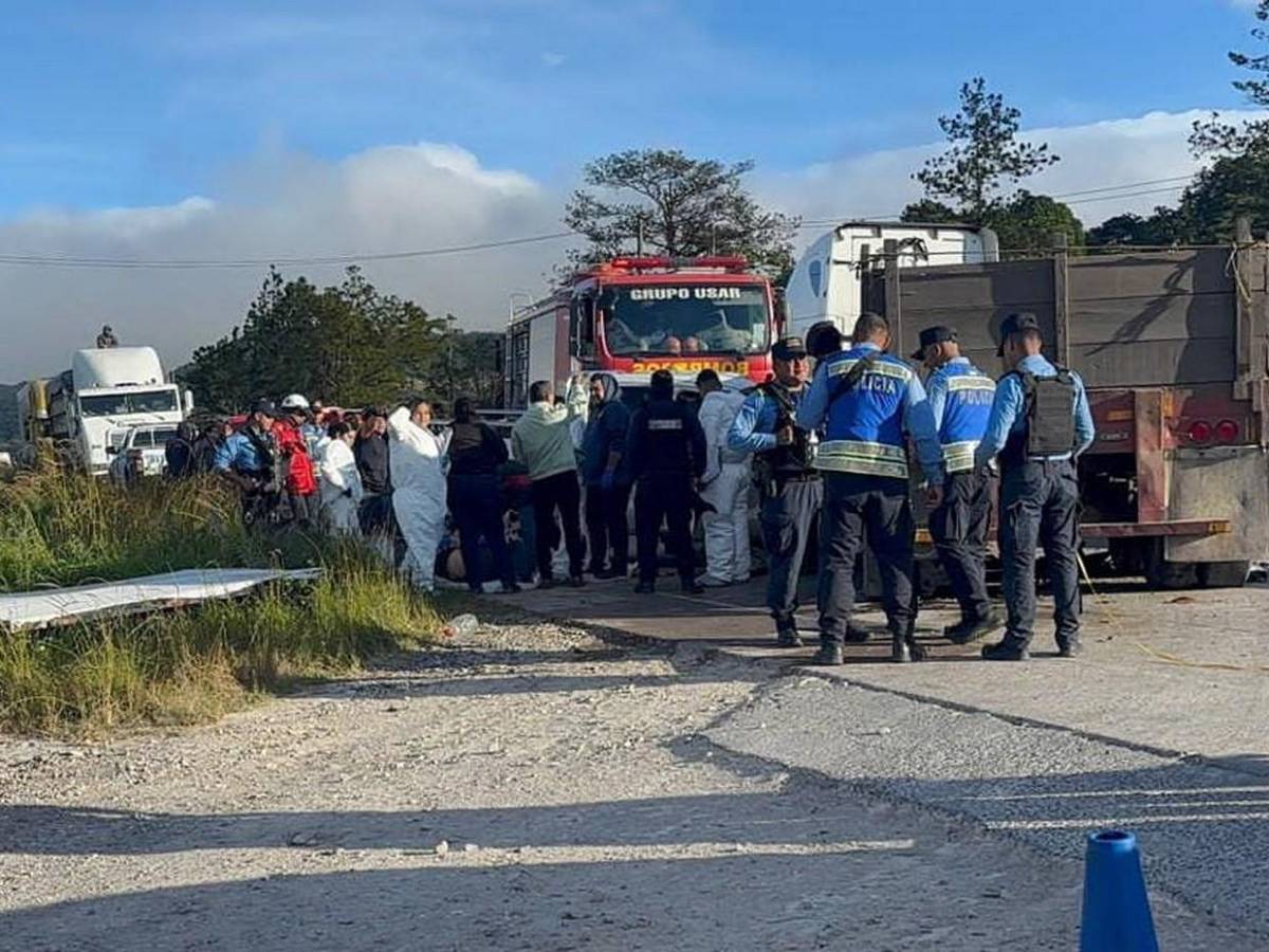 Víctimas atrapadas y fuga de conductor: difícil rescate en carretera al sur