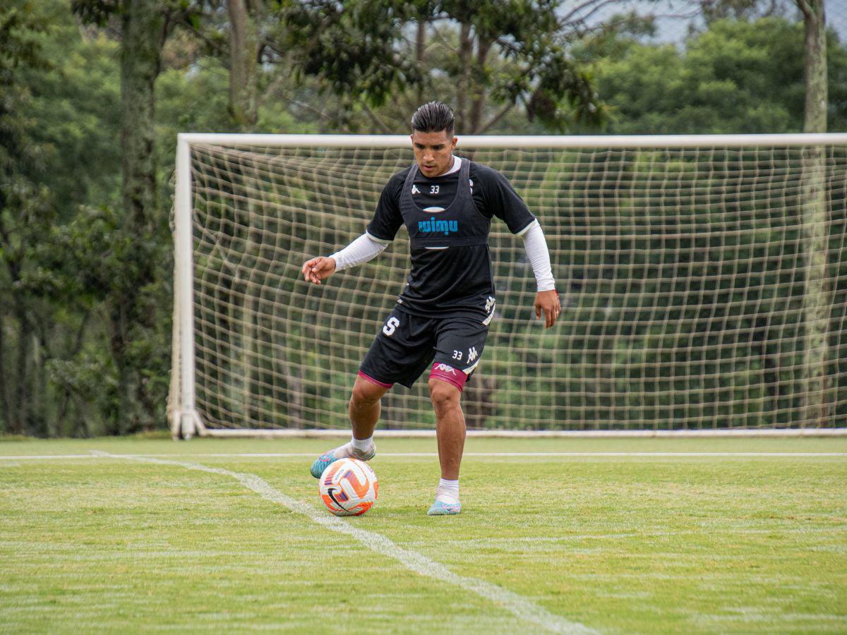 Michaell Chirinos aguarda por su debut con el Saprissa; esta semana le entregan permiso de trabajo