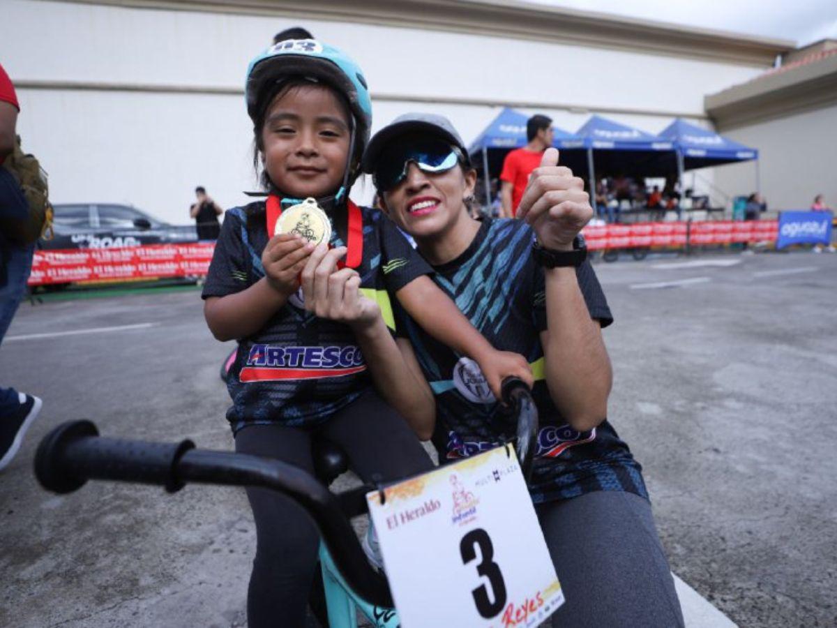 Adorables y veloces: los niños de la categoría de 0 a 4 años de la Vuelta Ciclística Infantil