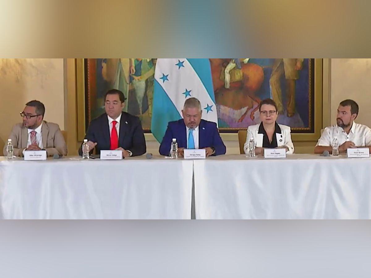 Autoridades de gobierno presentan informe de consulados móviles en EUA