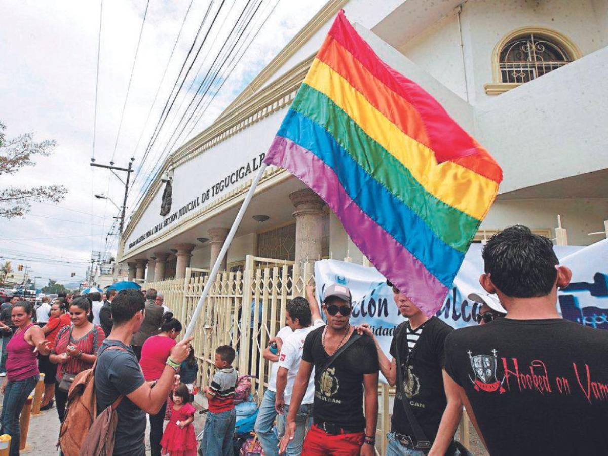 Cambio de nombre en DNI para miembros de la comunidad gay seguirá en espera