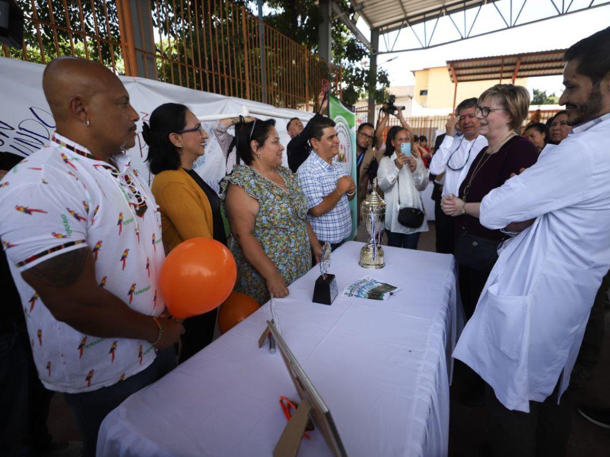 Laura Dogu encabeza inauguración de remodelado centro de salud en colonia San Miguel