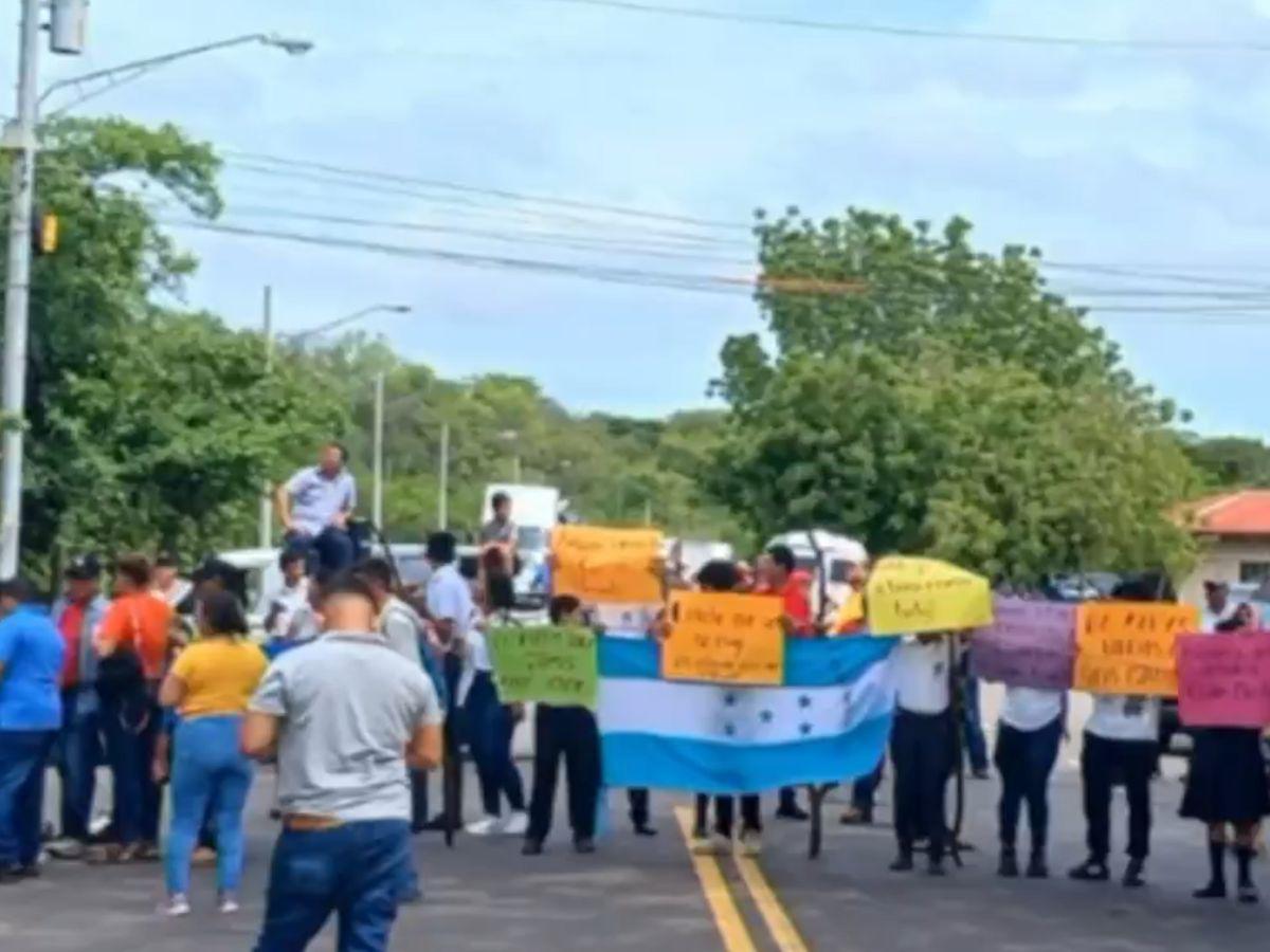 Docentes protestan en la carretera Panamericana; Sponda asegura no van a ceder