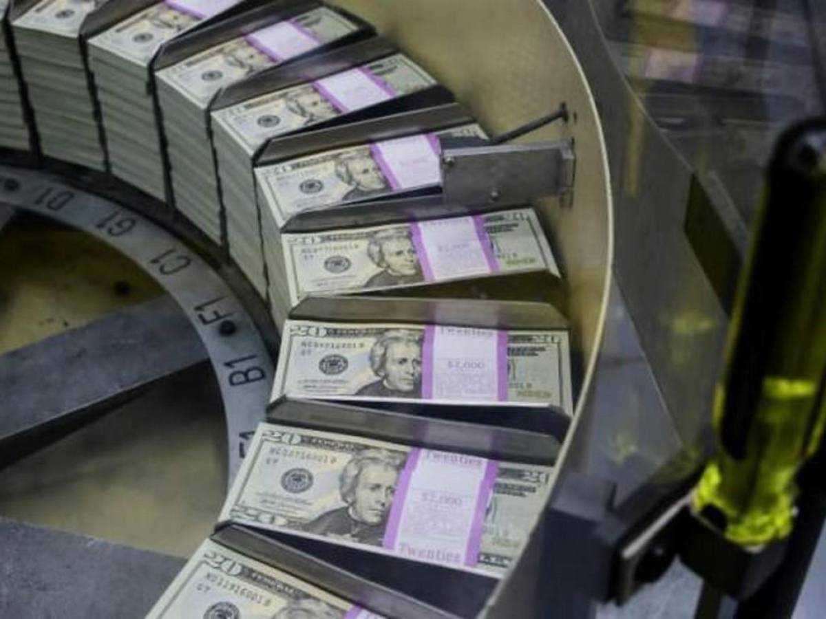 El euro alcanzó la paridad con el dólar por primera vez en dos décadas