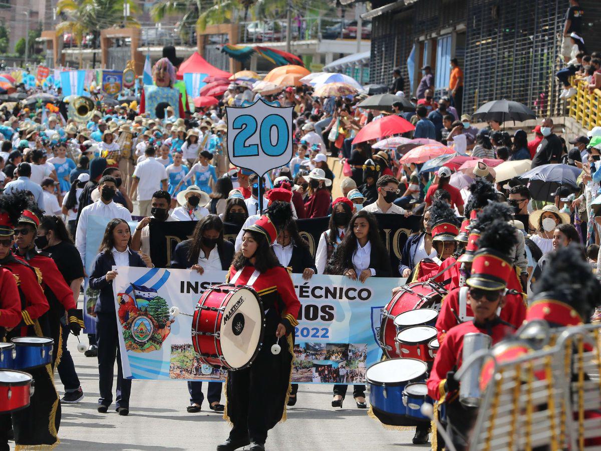 Desfiles patrios ahora serán llamados ‘movilizaciones refundacionales’