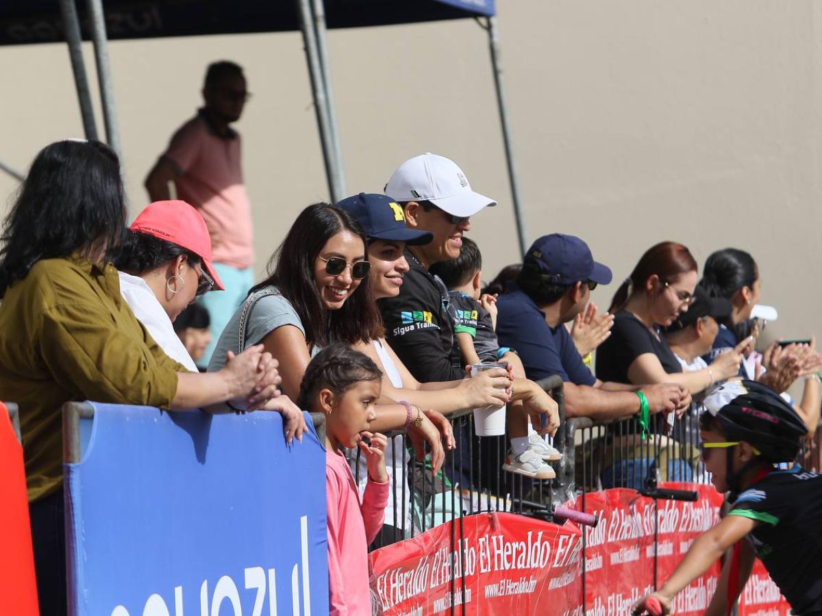 Familias completas dicen presente en la Vuelta Ciclística Infantil de EL HERALDO