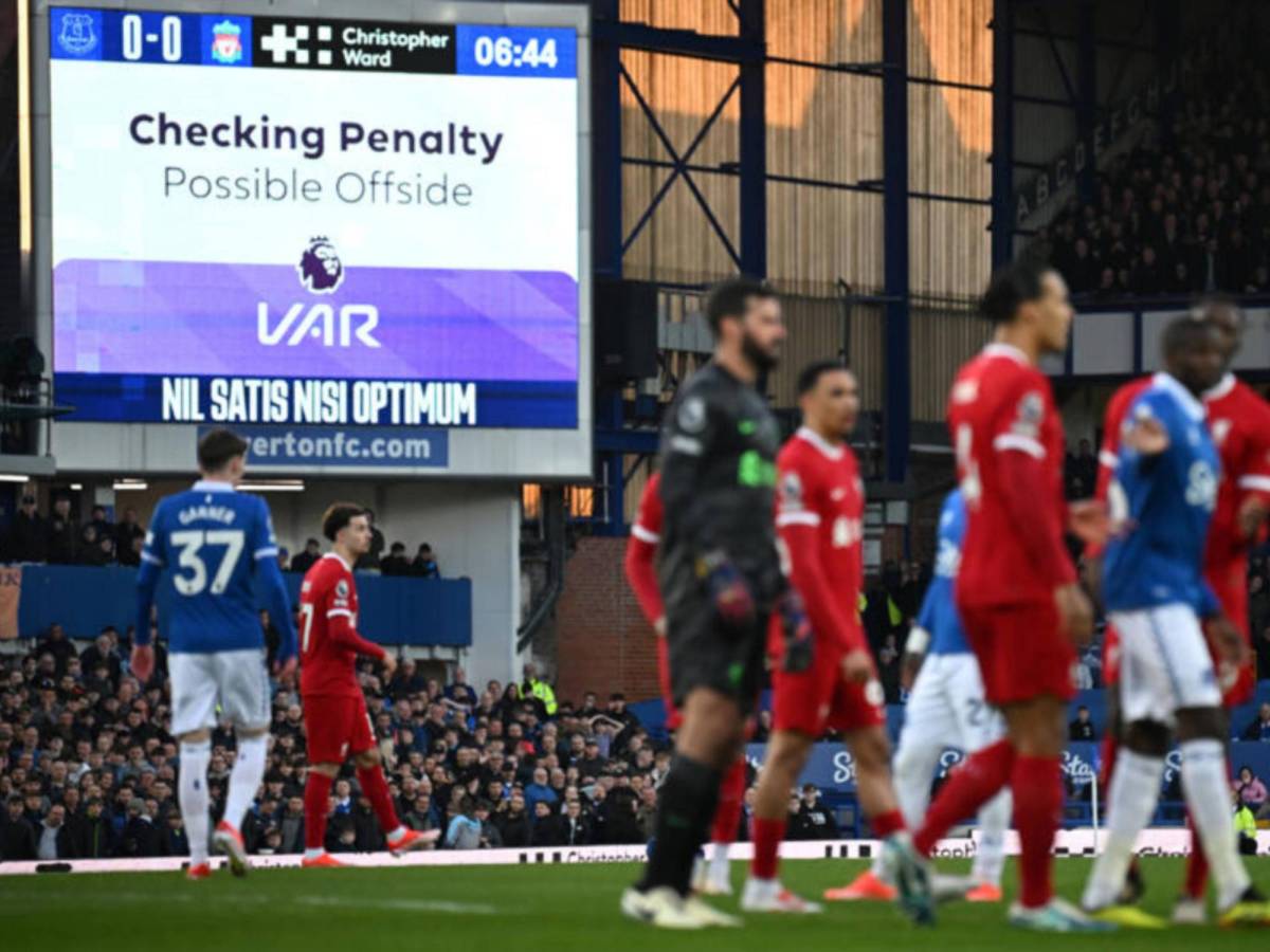 Por esta razón la Premier League podría eliminar el VAR para la próxima temporada