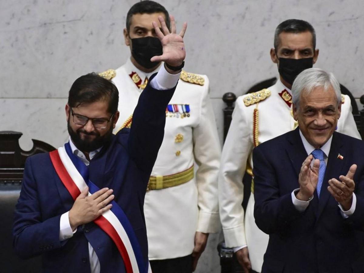 El izquierdista Gabriel Boric asume como el presidente más joven de Chile