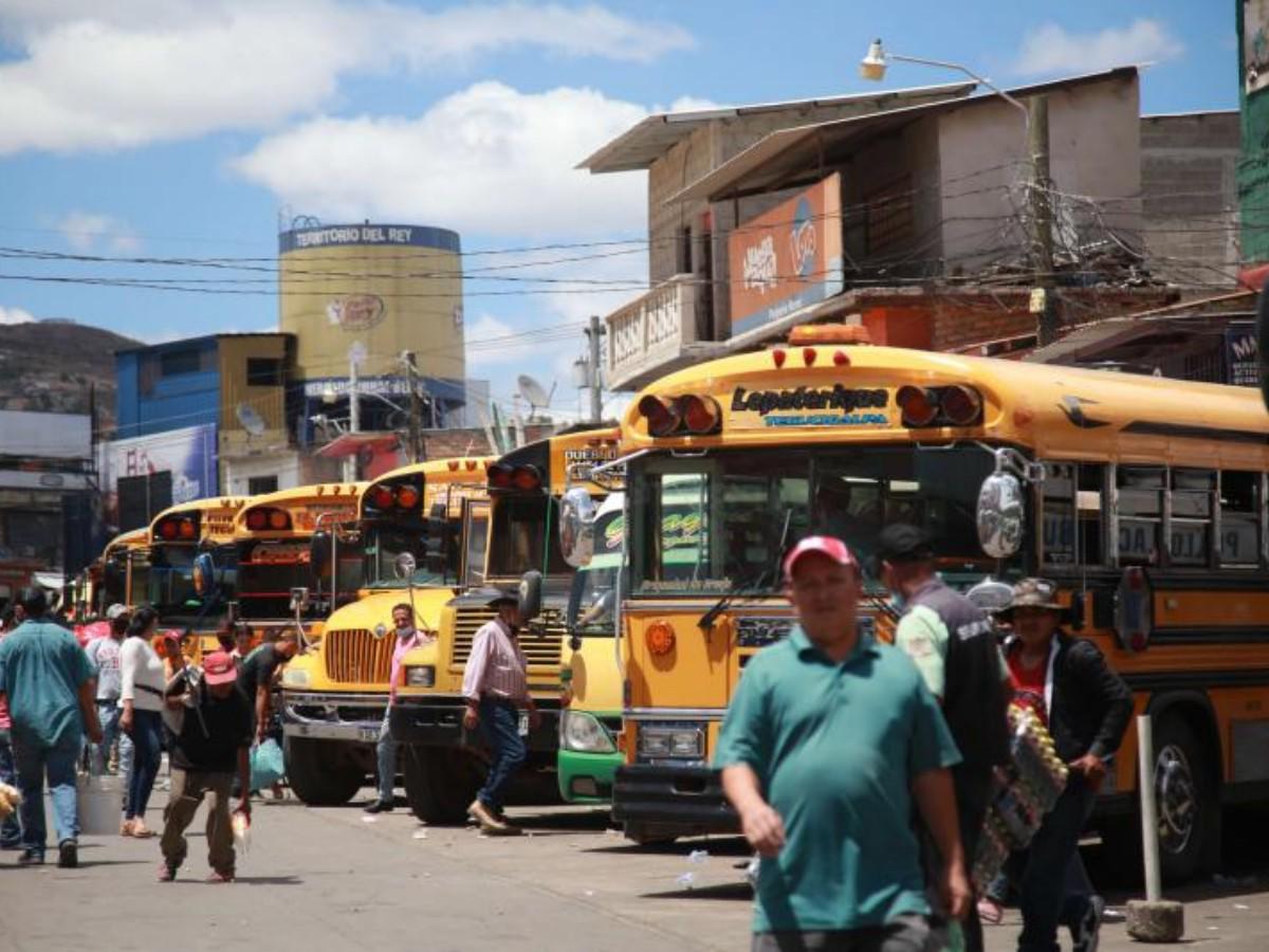 En la capital es común que los transportistas paralicen sus unidades cuando son asediados por extorsionadores.