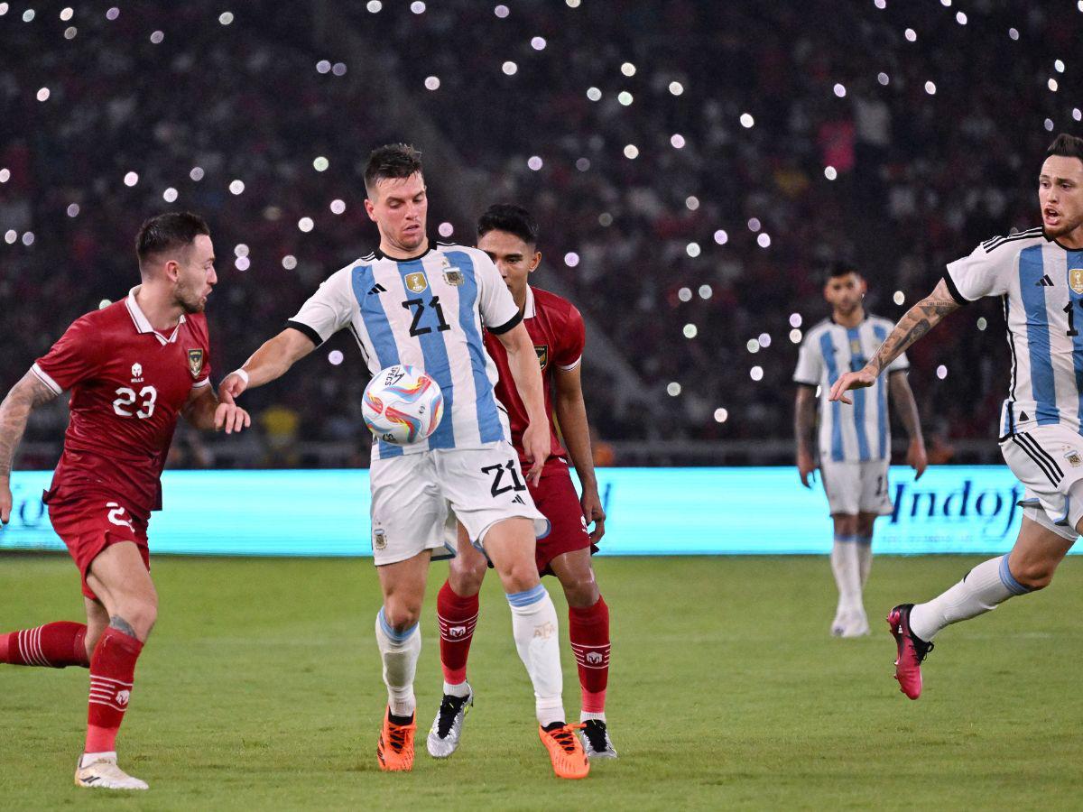 Argentina sin Messi concluye gira asiática con victoria 2-0 sobre Indonesia