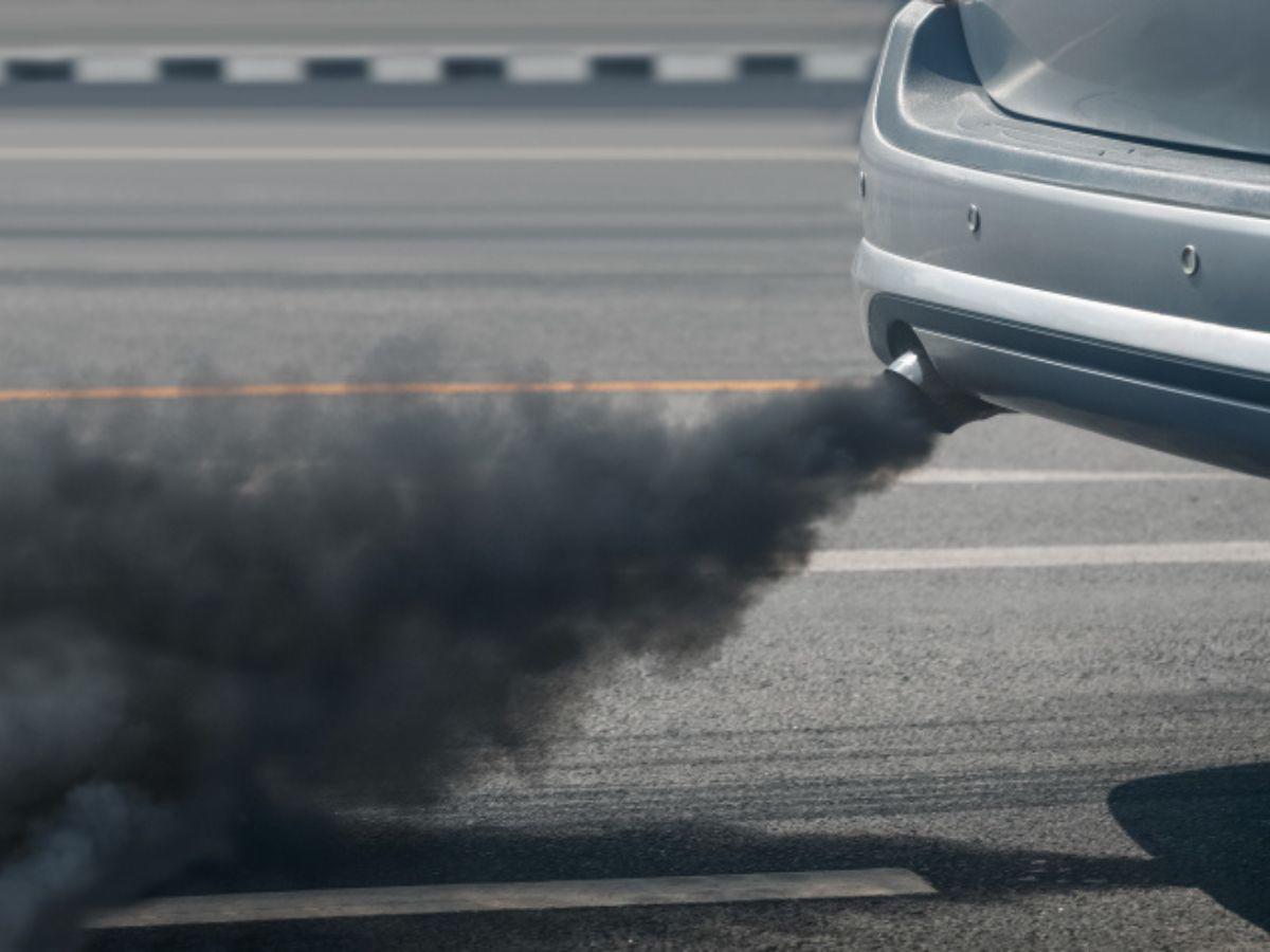 Guía para detectar problemas del auto según el color del humo