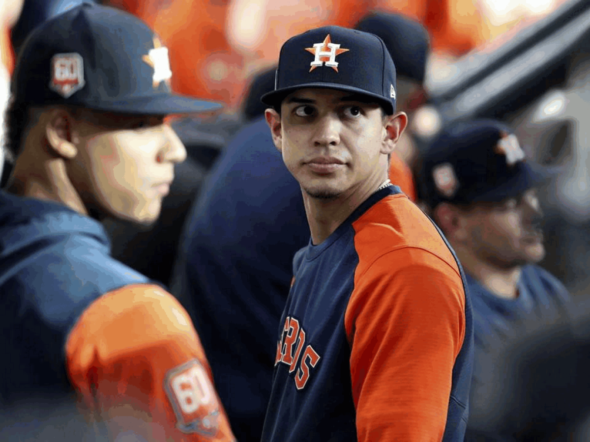 Mauricio Dubón en el roster principal de los Astros para el primer juego de la Serie Mundial