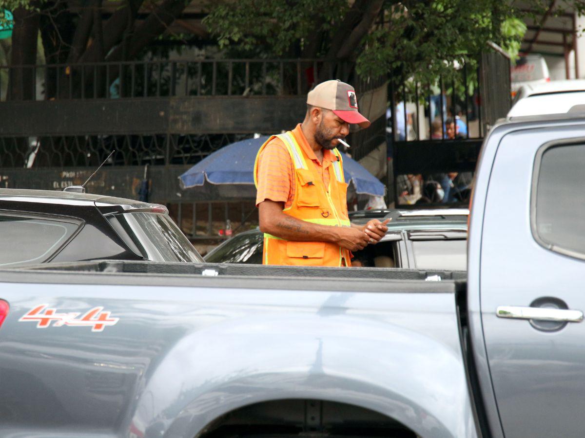 No hay quien frene el caos vial en los barrios y colonias de la capital