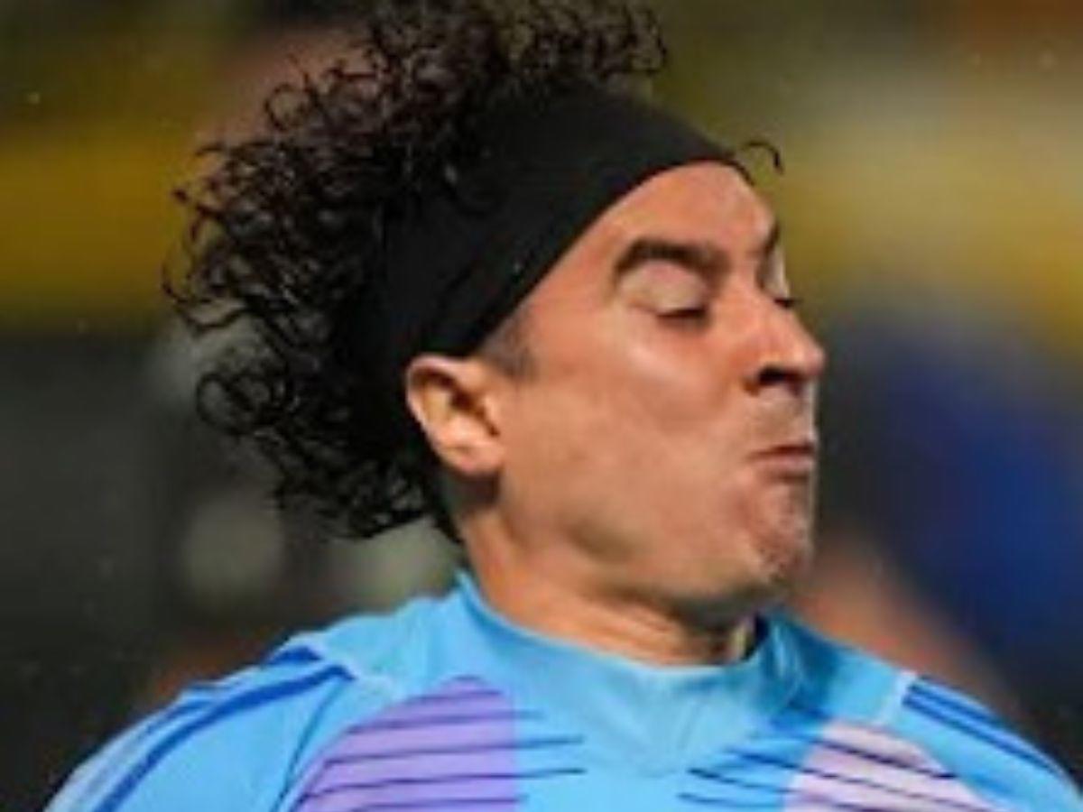 Las caras de Memo Ochoa tras caer derrotado en el Honduras vs México