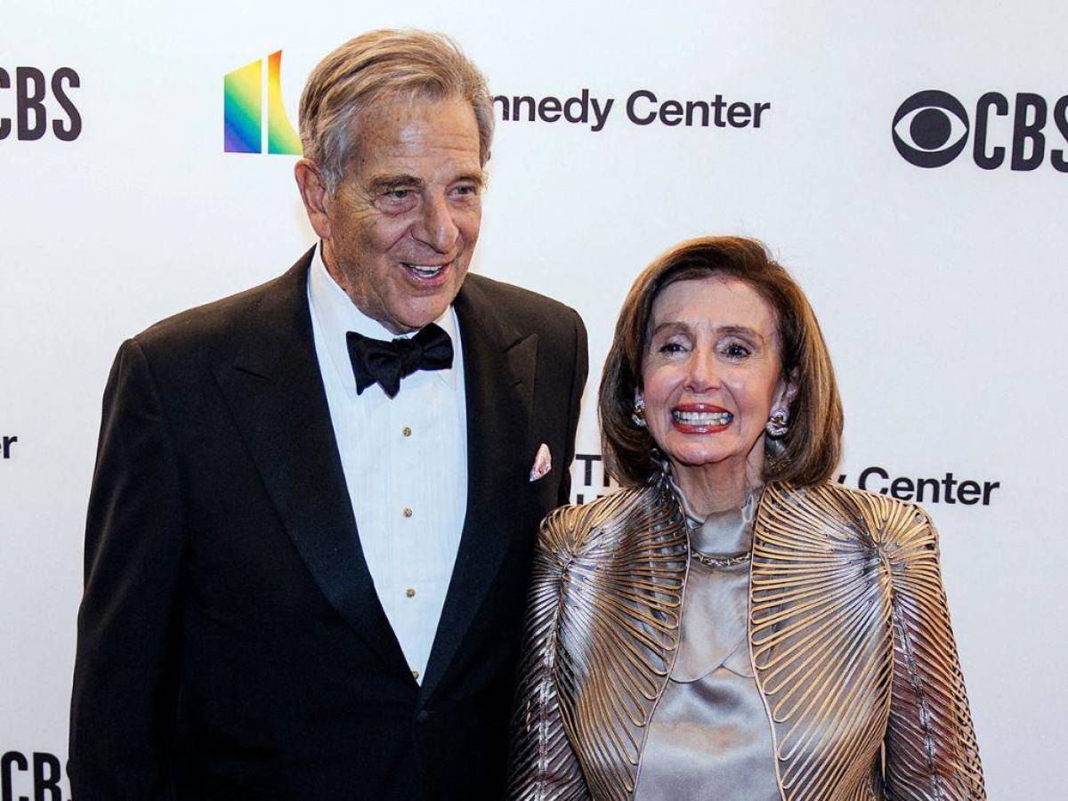 Hombre acusado de atacar a esposo de Nancy Pelosi se declara no culpable