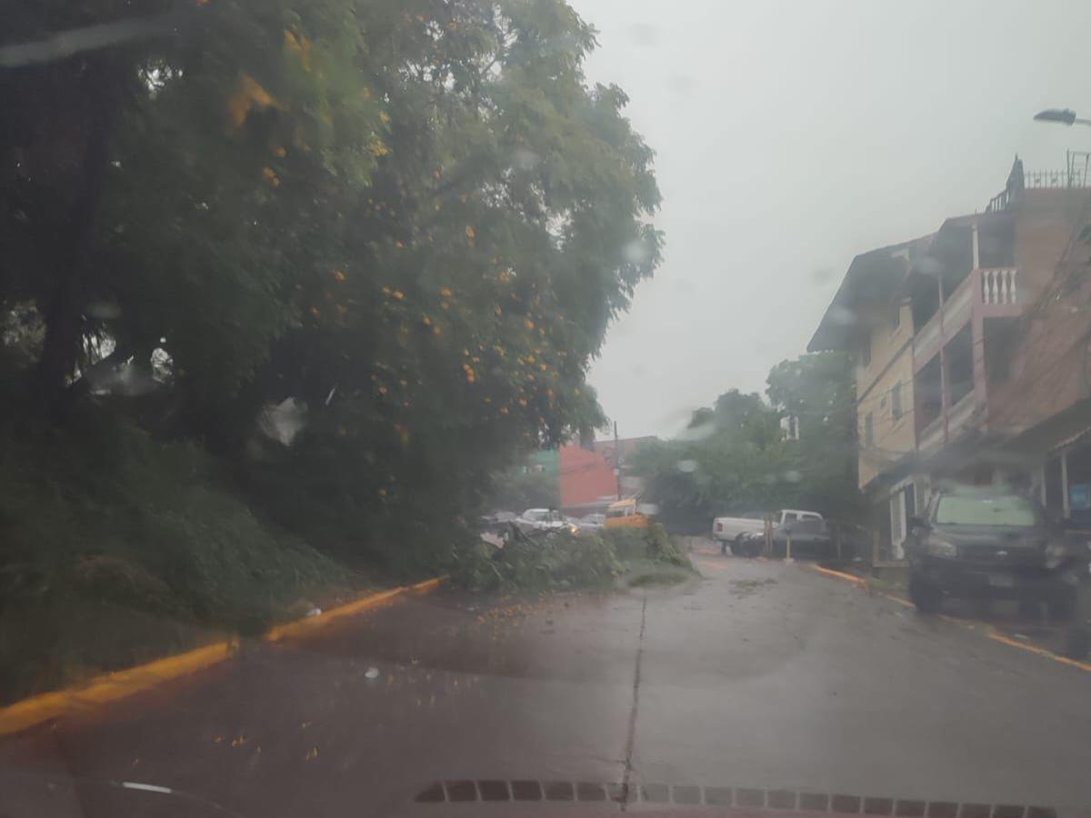 Tráfico colapsado y calles inundadas dejan fuertes lluvias registradas en varias zonas de Tegucigalpa