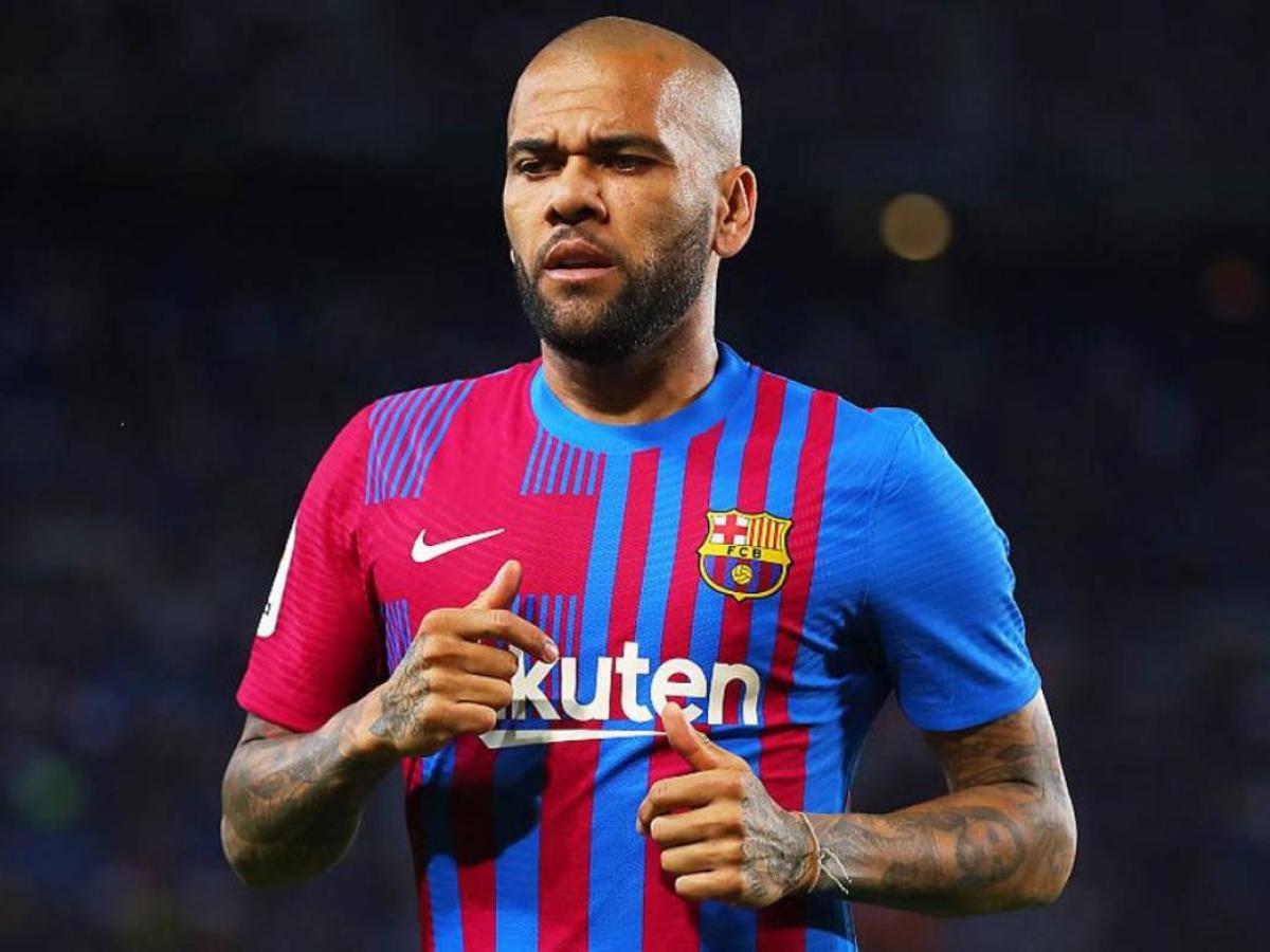 Dani Alves regresa a jugar en Barcelona tras salir de prisión en libertad condicional