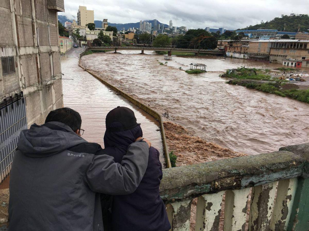 ¡Desastre! Así se encuentra el río Choluteca tras su desbordamiento en la capital