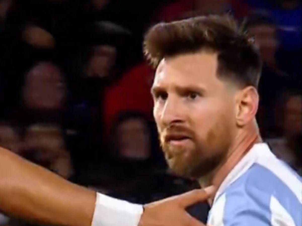 “¿Qué haces bobo?” La reacción de Messi contra un rival en el Argentina vs Perú