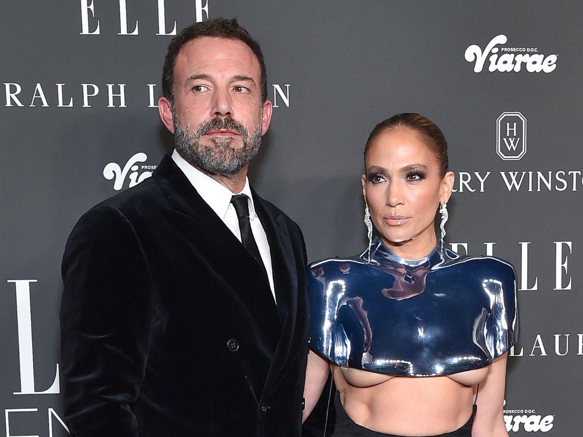 JLo y Ben Affleck son captados “besándose y tomados de la mano”