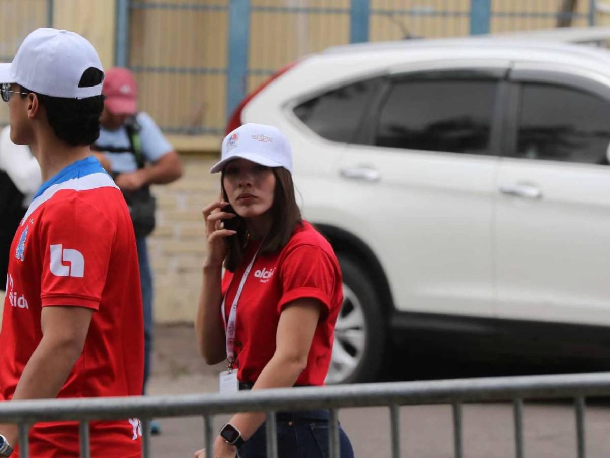 Novia de jugador del Motagua sorprende entre bellas chicas en el Nacional ¡Hubo descuido!