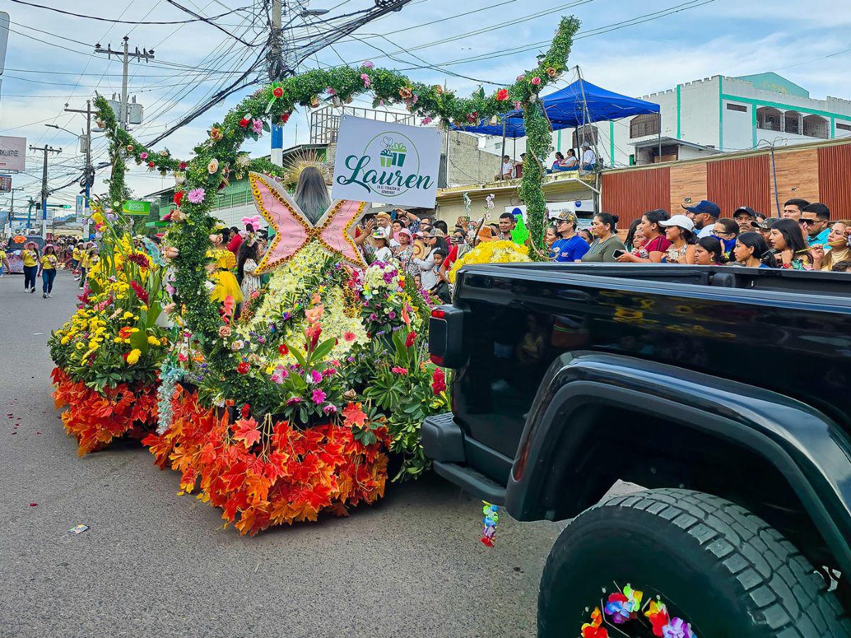 Con bellas floristas y carrozas, Siguatepeque celebra el Festival de las Flores 2024