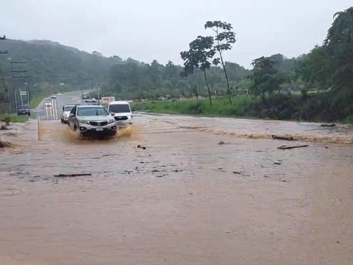 Alerta roja extendida en Islas de la Bahía por 24 horas más