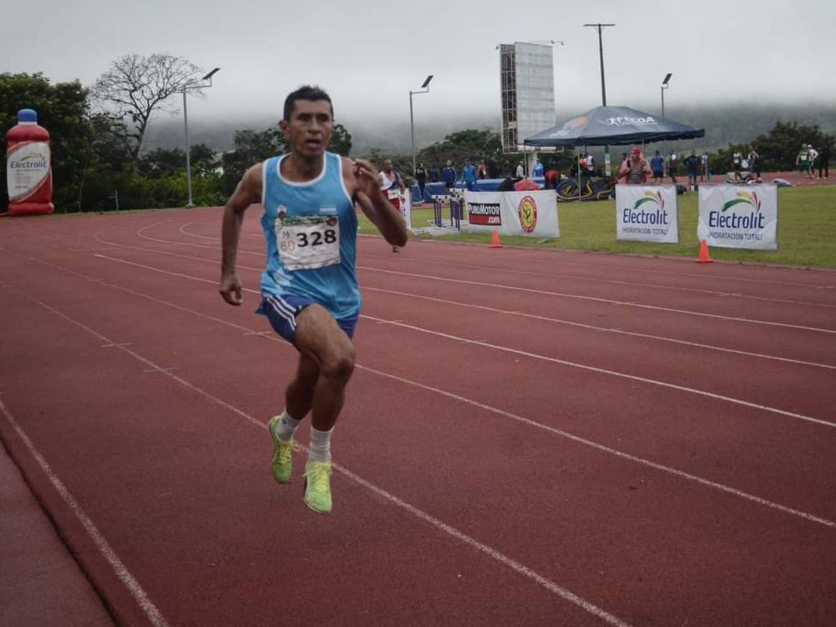 Leonel Flores durante una de las competiciones en Costa Rica.