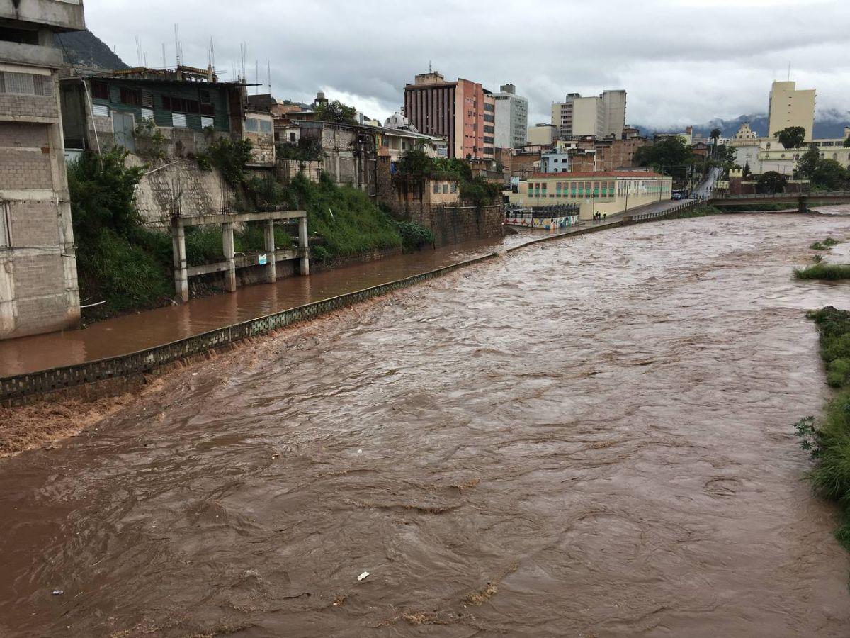 ¡Desastre! Así se encuentra el río Choluteca tras su desbordamiento en la capital