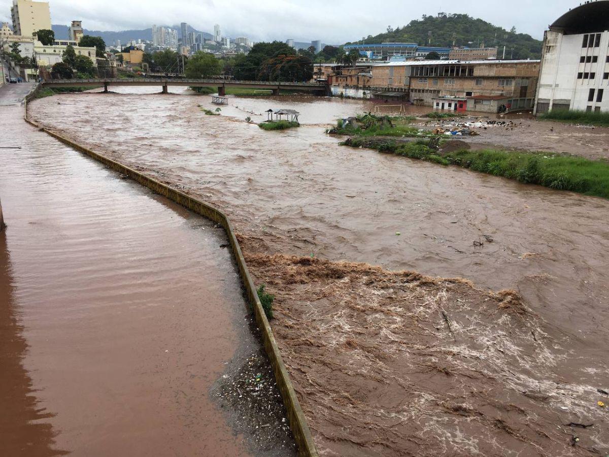 ¡Desastre! Así se encuentra el río Choluteca tras su desbordamiento en la capital